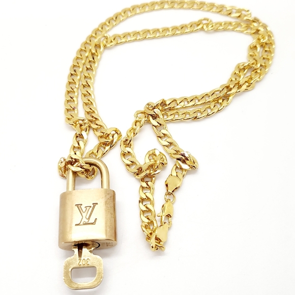Louis Vuitton Lock & Key #302 On Gold Plated 28 Inch Chain With Box & Dustbag - Picture 2 of 7